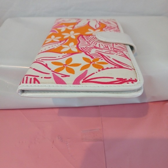 Lilly Pulitzer Card Wallet With Pink, Orange And White Floral Pattern - Picture 3 of 5